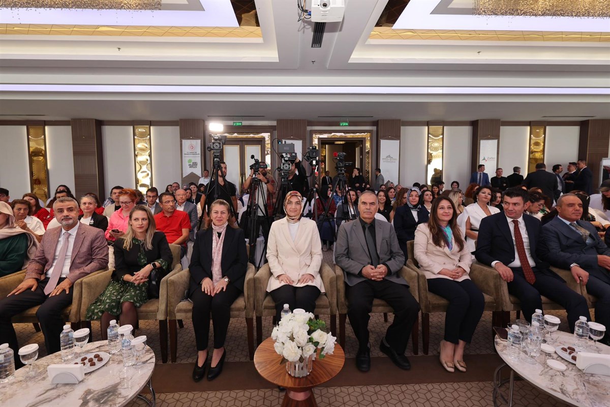 Uluslararası Girişimci Kadınlar ve Gençler Zirvesi (IWYE’25) Afyonkarahisar’da Büyük İlgi Gördü - 10