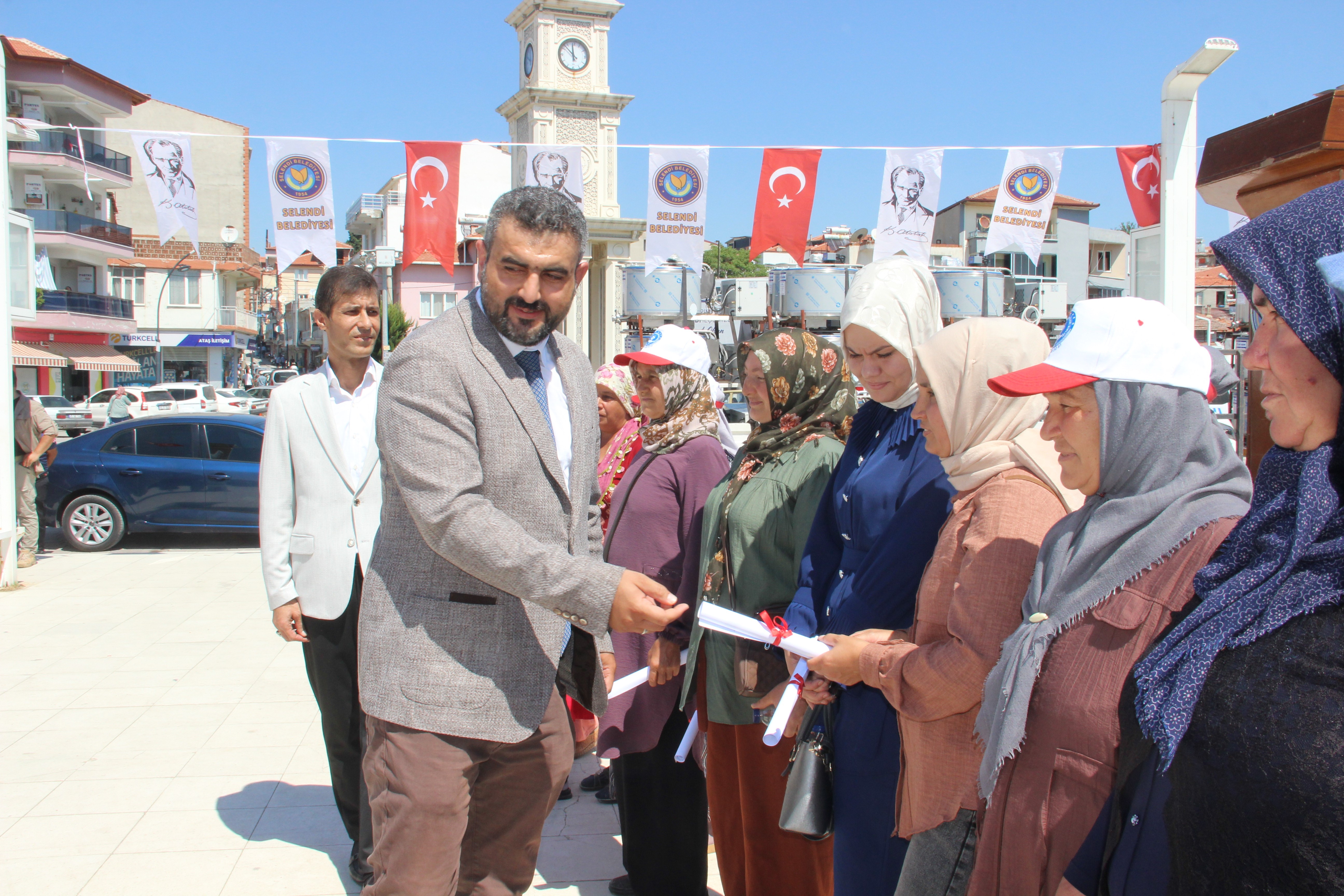 Selendi’de 113 Kadın Üreticiye Süt Soğutma Tankı Desteği Sağlandı - 4