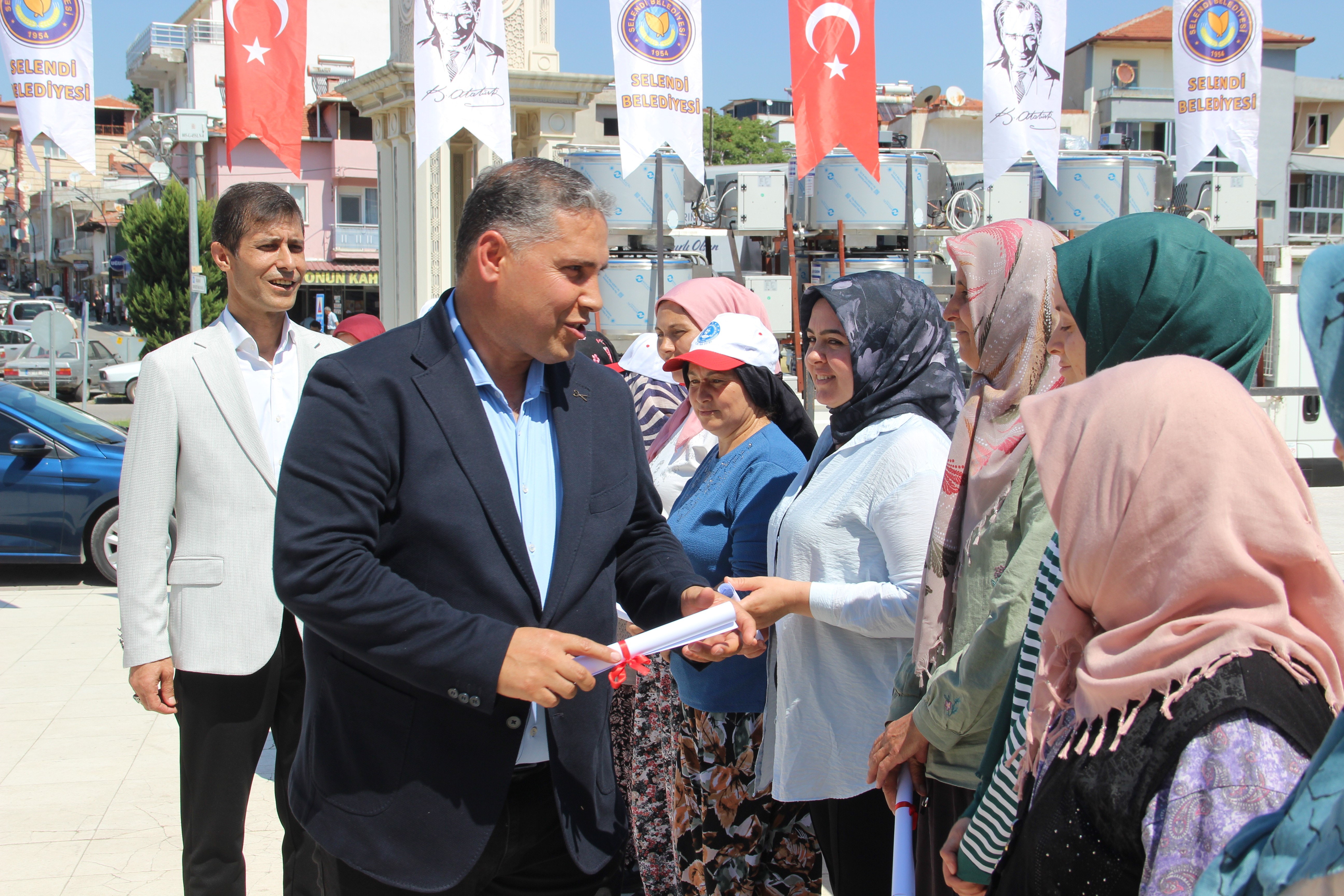 Selendi’de 113 Kadın Üreticiye Süt Soğutma Tankı Desteği Sağlandı - 3